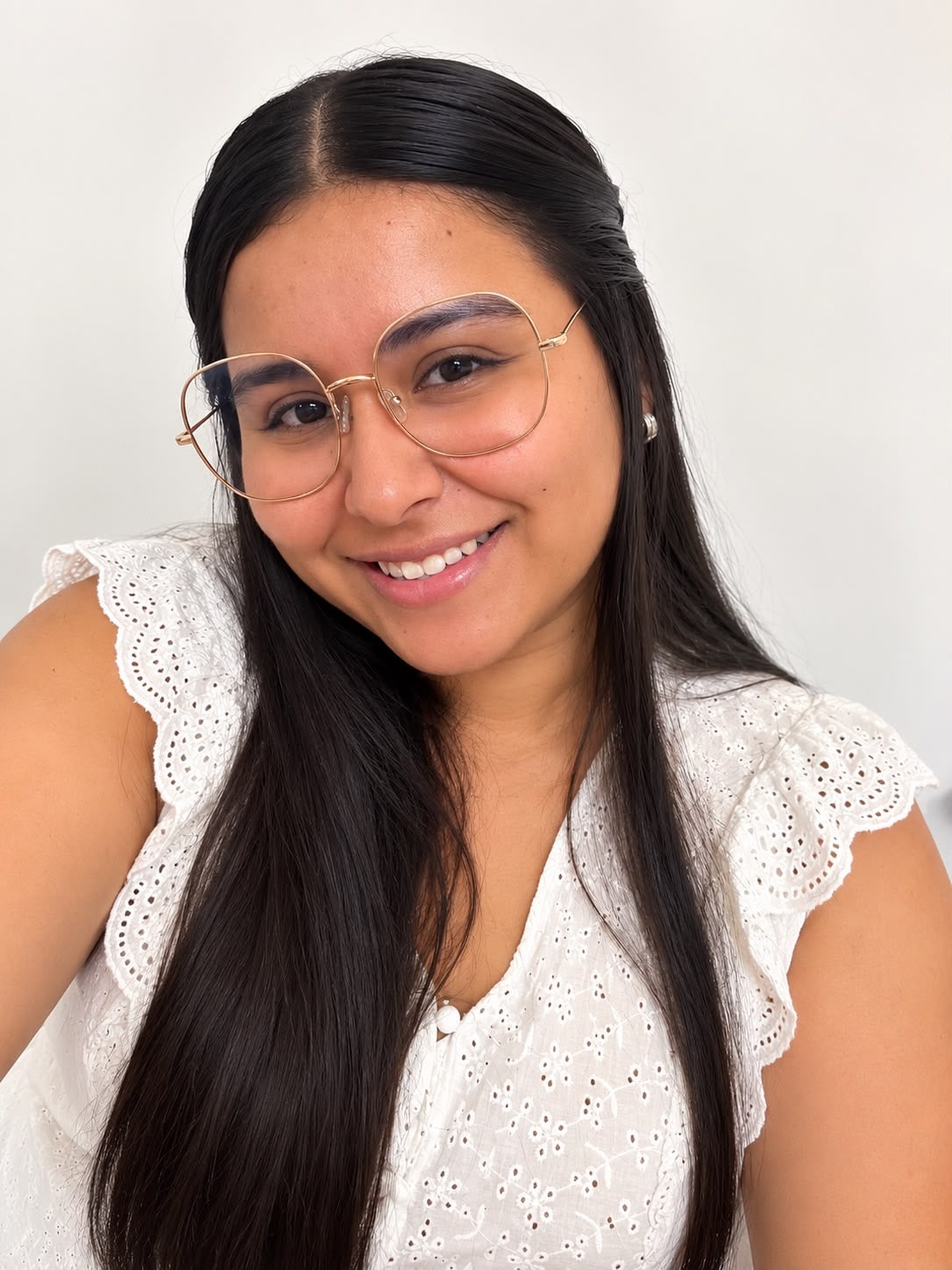 Retrato de Caroli Gil, psicóloga, sonriendo